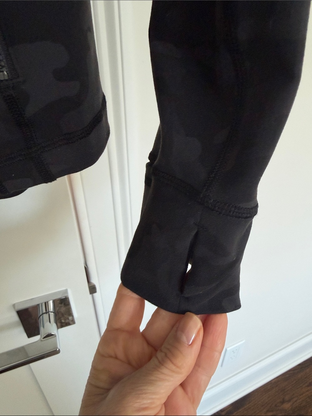 lululemon athletica Women’s Dark Gray Camo Zip Jacket - Picture 8 of 10